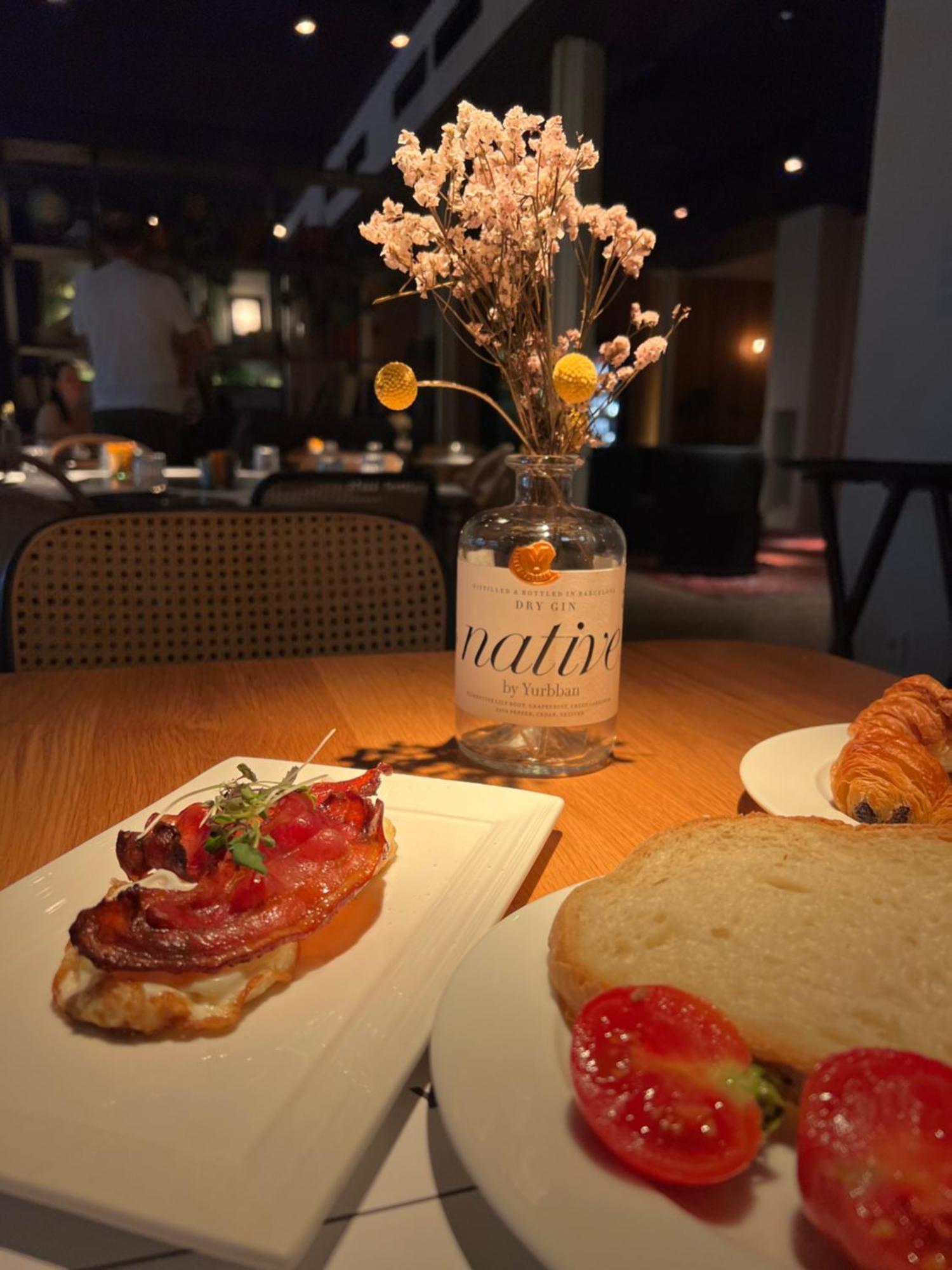 Yurbban Ramblas Boutique Hotel Barcelona Exteriör bild